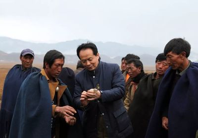 好医生药业集团耿福能 做好人 制好药 中药材种植技术服务乡村振兴